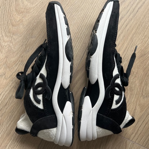 CHANEL SNEAKERS - Picture 2 of 7